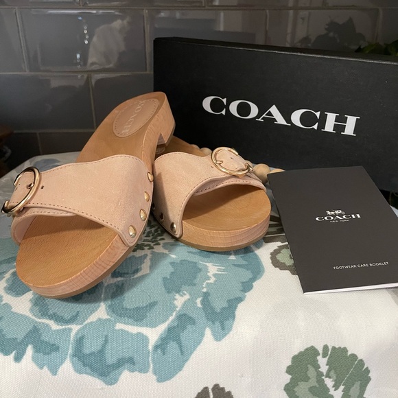 Like new cream colored Coach sandals. Size 6. - Picture 2 of 5